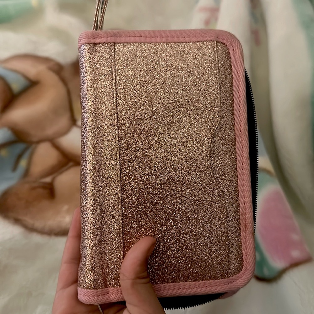 Great wallet for a small price!!!